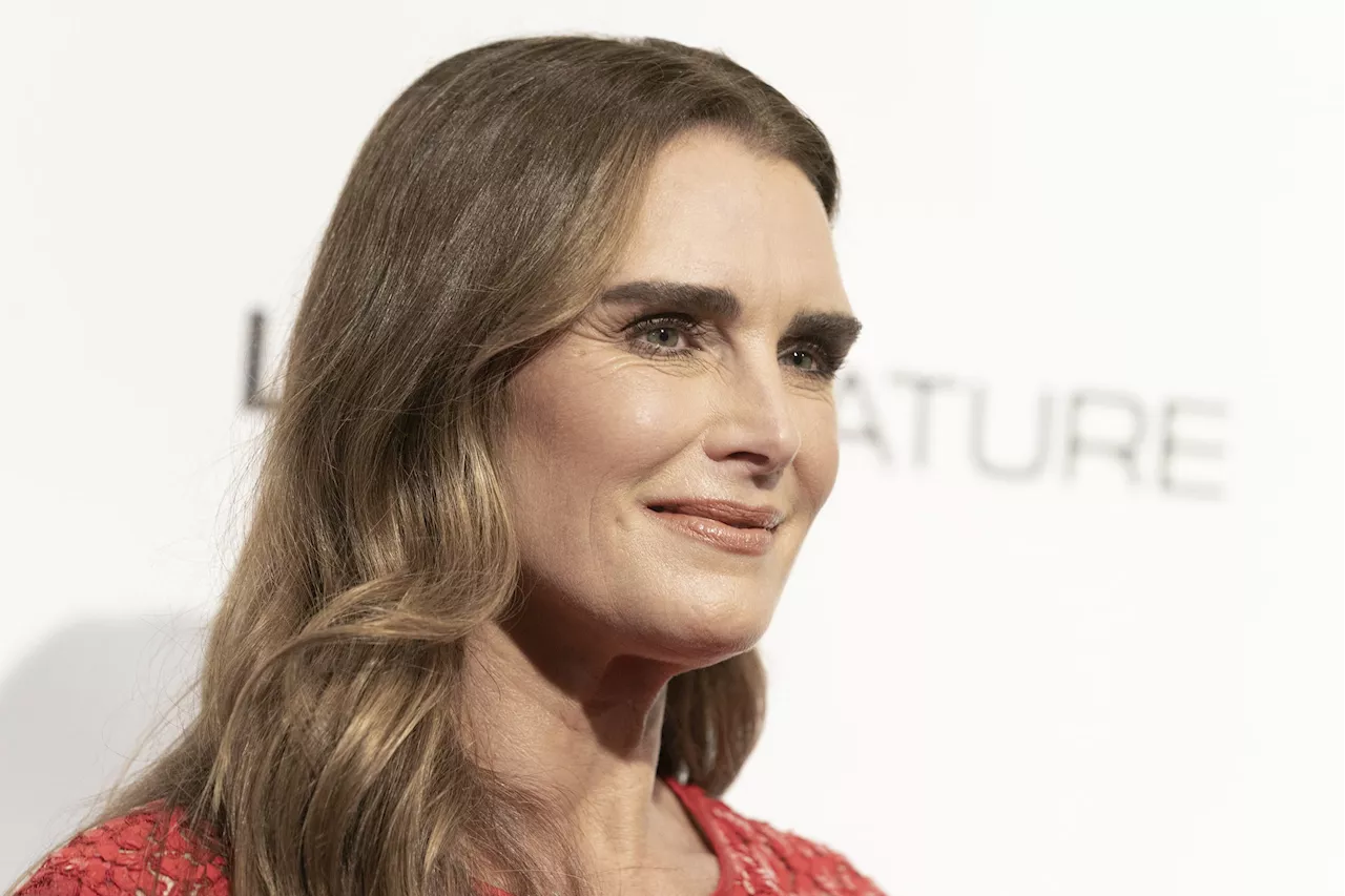 Brooke Shields Balance Tout dans Son Nouveau Livre Autobiography