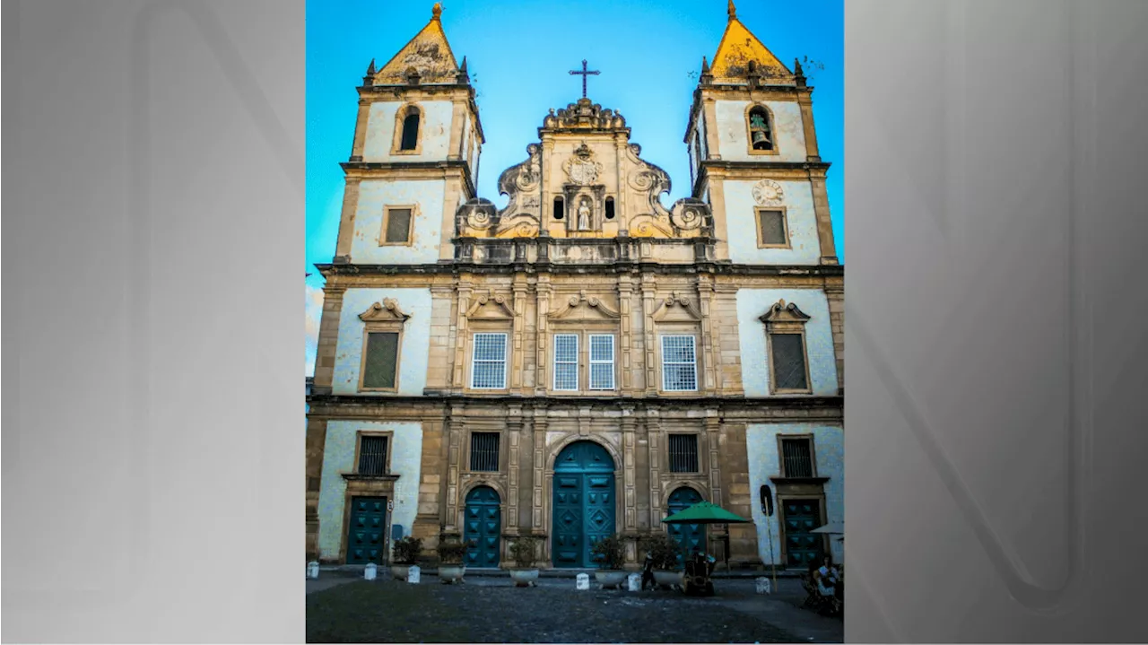 Teto da 'Igreja de Ouro' em Salvador desaba, deixando uma pessoa morta