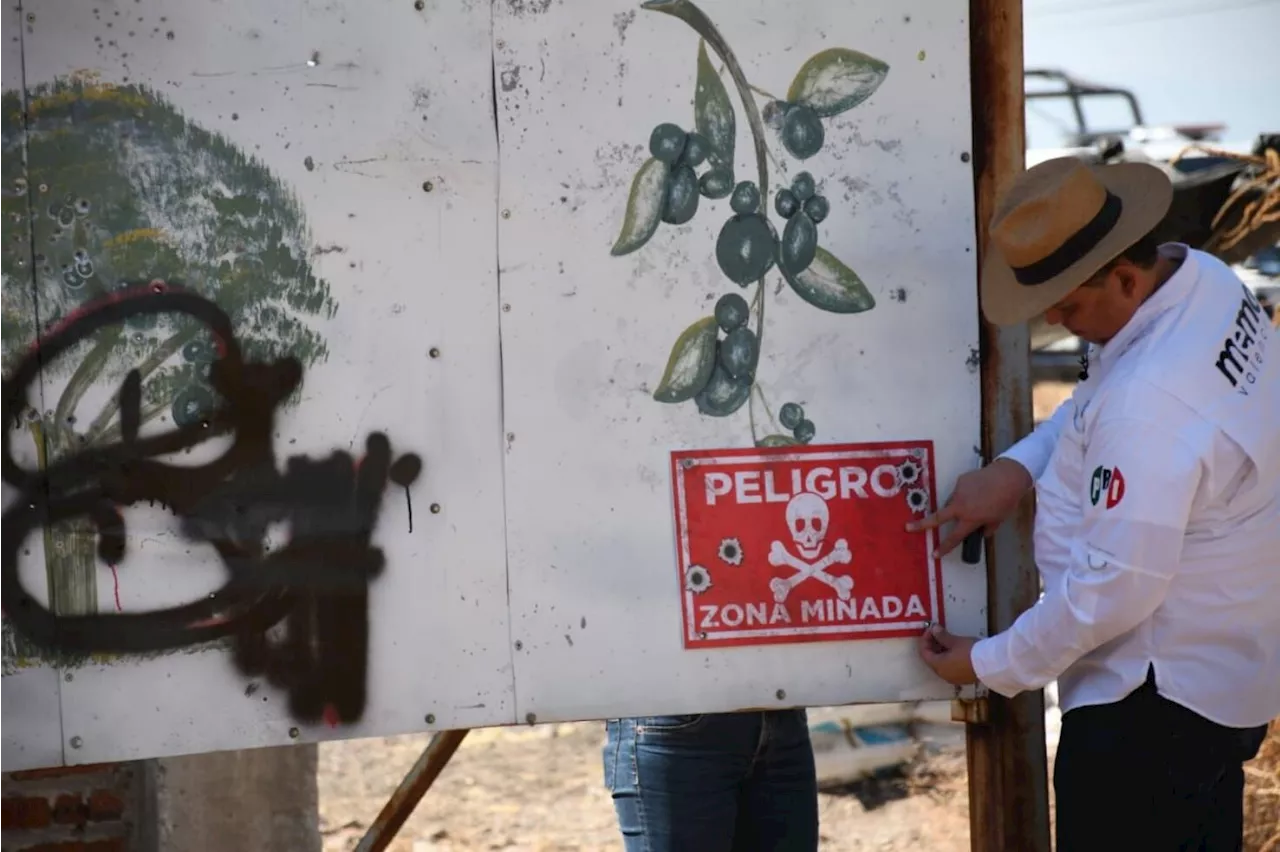 Colocan letreros para advertir sobre zonas minadas en Michoacán