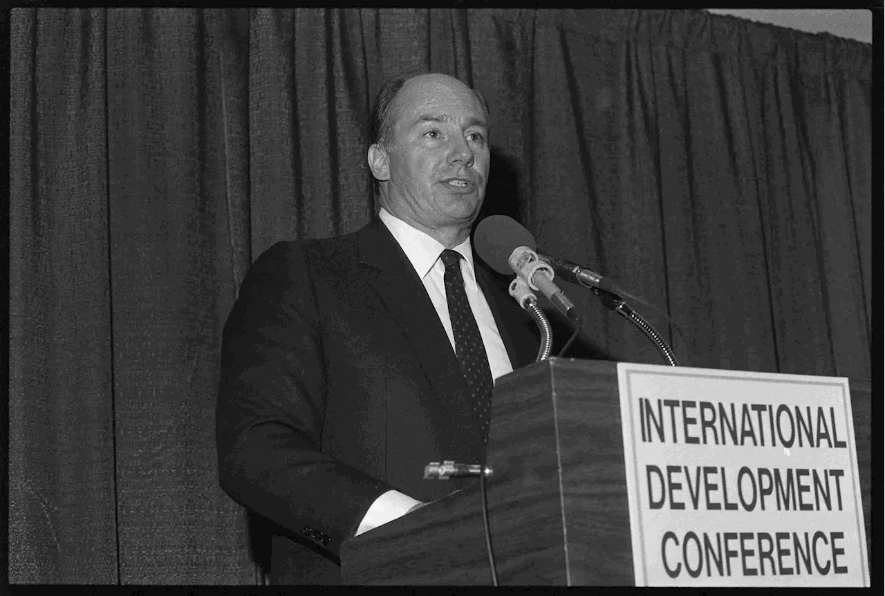 The Aga Khan, Renowned for Horse Racing, Wealth, and Development Work, Dies at 88