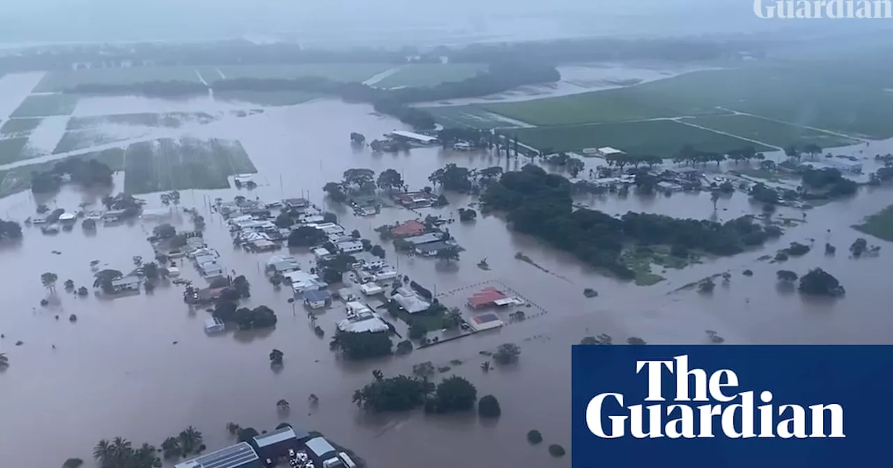 North Queensland floods: Ingham residents without running water and supplies dwindle as town remains cut off