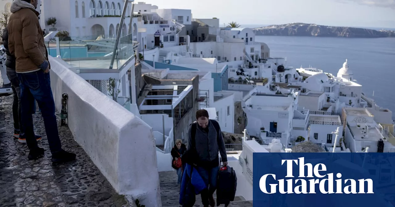 Santorini Evacuated as Earthquakes Ruffle Aegean Island