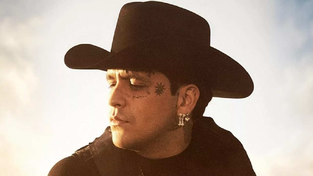 Christian Nodal revela que la música le salvó la vida y es la portada de Rolling Stone