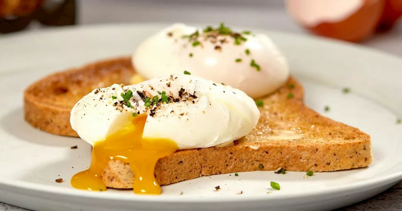 This Perfect Poached Egg Recipe Doesn't Even Require A Pan