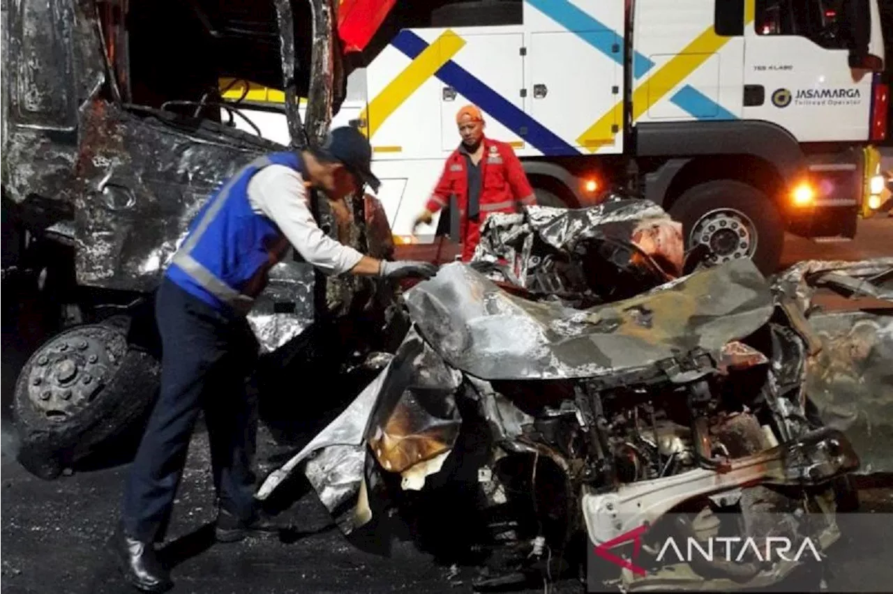  Kecelakaan Maut di Gerbang Tol Ciawi: Truk Tronton 'Rem Blong' Timpa Rangkaian Kendaraan