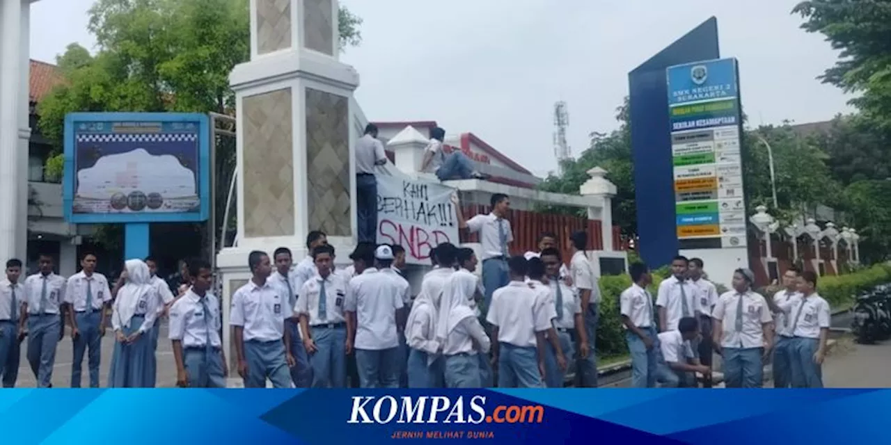 Siswa SMKN 2 Solo Demo Protes Keterlambatan Finalisasi PDSS