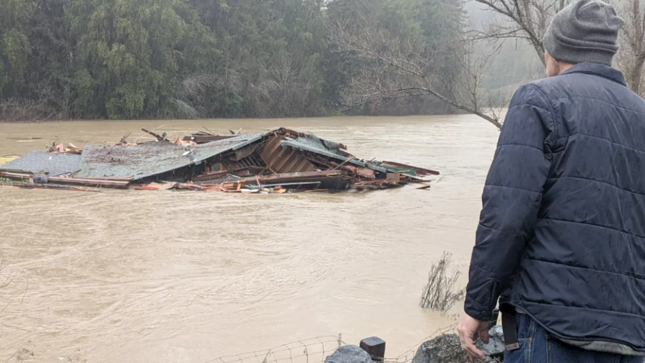 Sonoma County Landslide Sends Home into Russian River