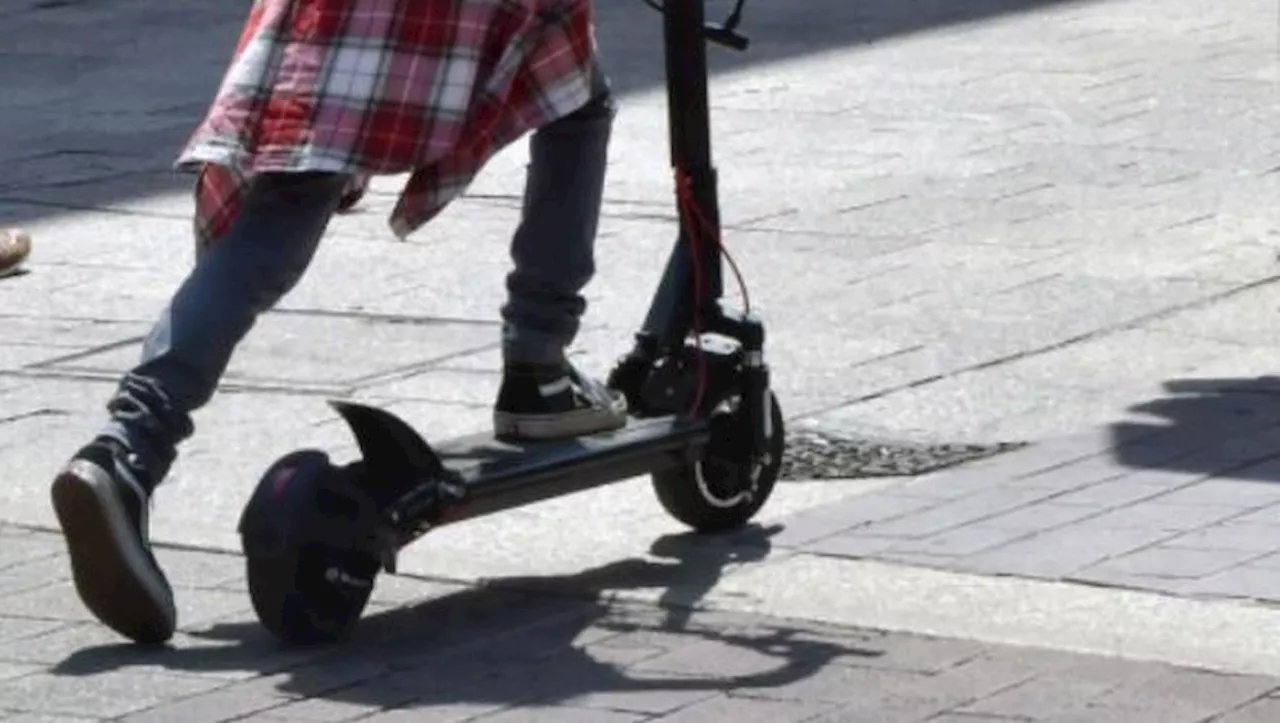 Une trottinette percute un arbre : une conductrice de 19 ans termine aux urgences