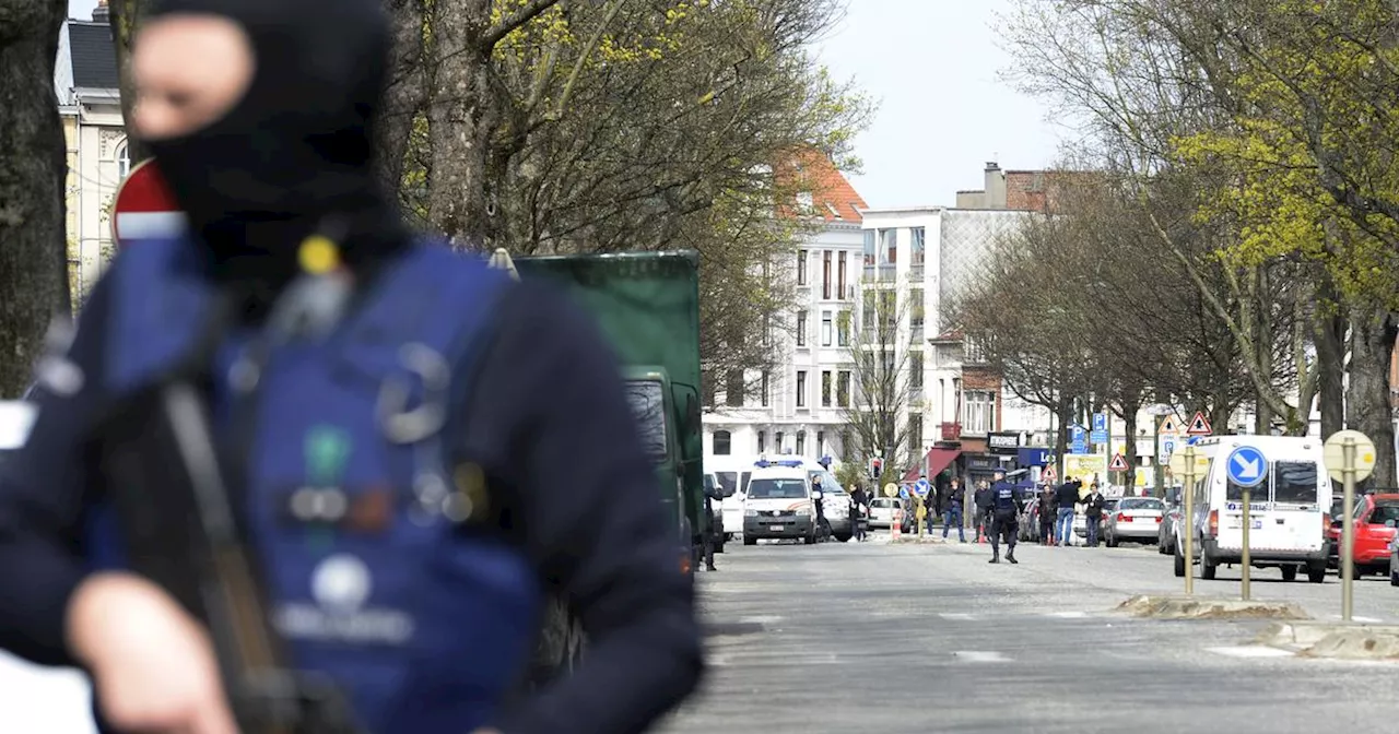 Fusillade à Anderlecht : Deux hommes armés en fuite