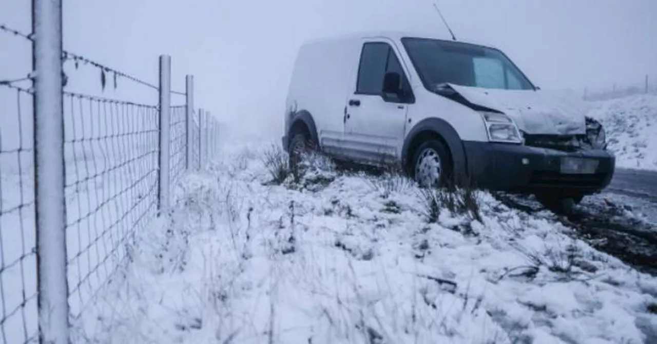 UK to be blanketed in snow: Forecasts pinpoint date for winter boots