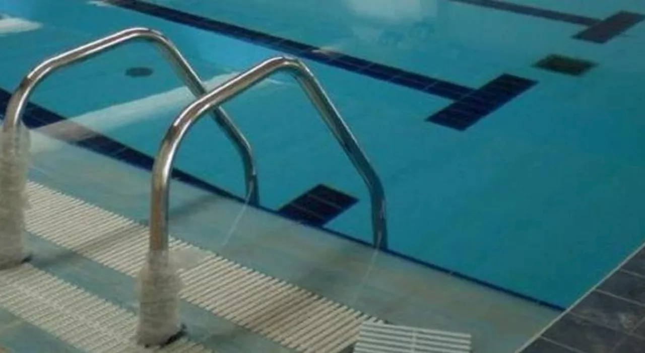 Malore in piscina, bimbo di 3 anni muore durante il corso di nuoto: il dramma davanti agli altri coetanei