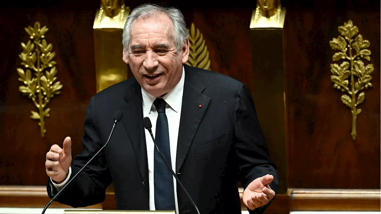 François Bayrou déclenche un nouveau 49-3, après avoir échappé à deux motions de censure