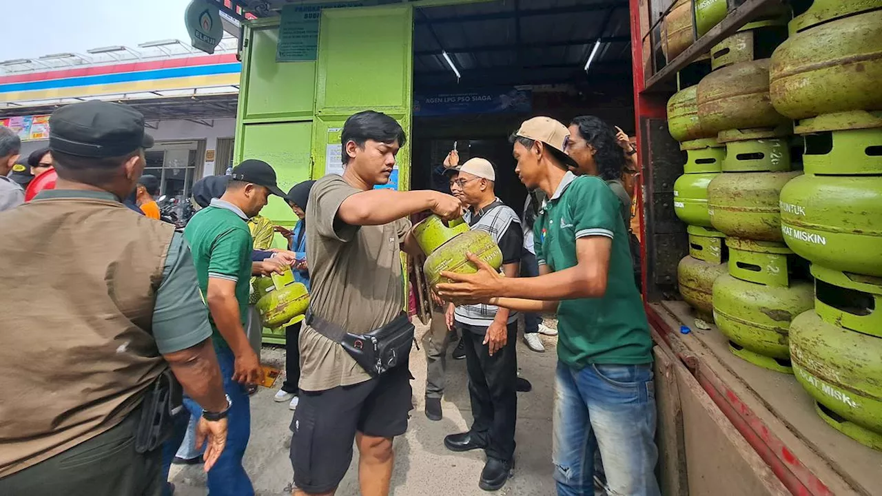 Protes Kelangkaan Gas LPG 3 Kg: 'Jangan Ganggu Kemiskinan Kami'