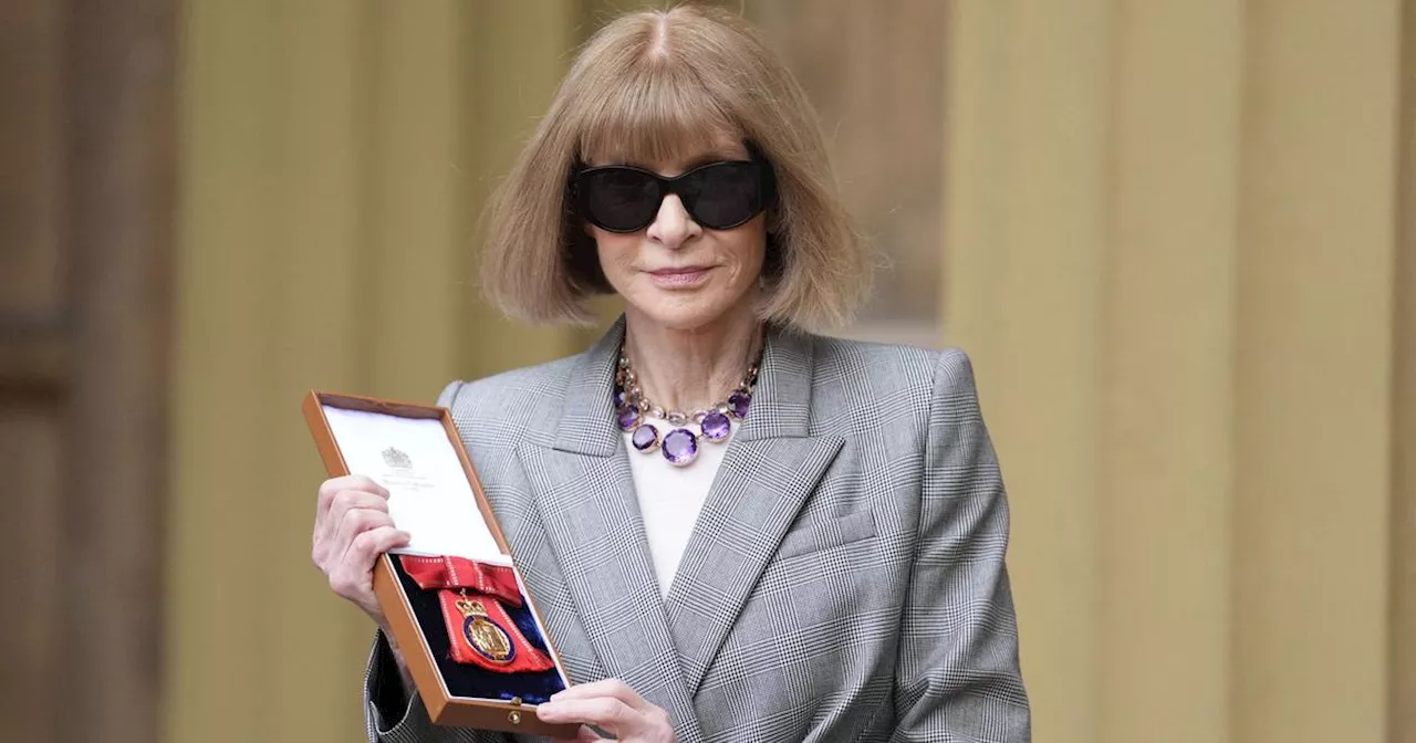 Anna Wintour décorée de l'Ordre des Compagnons d'honneur par le roi Charles III