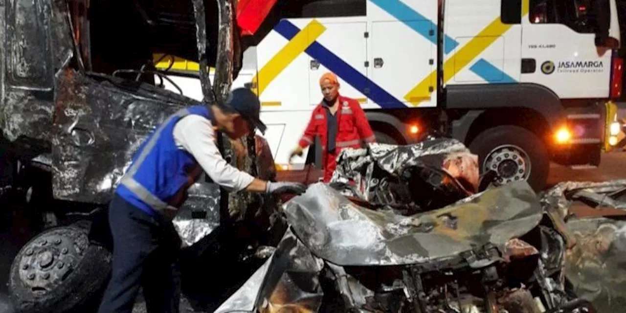 Kronologi Detik-Detik Kecelakaan di Gerbang Tol Ciawi, Truk Seruduk Mobil hingga Terbakar dan Rusak Parah