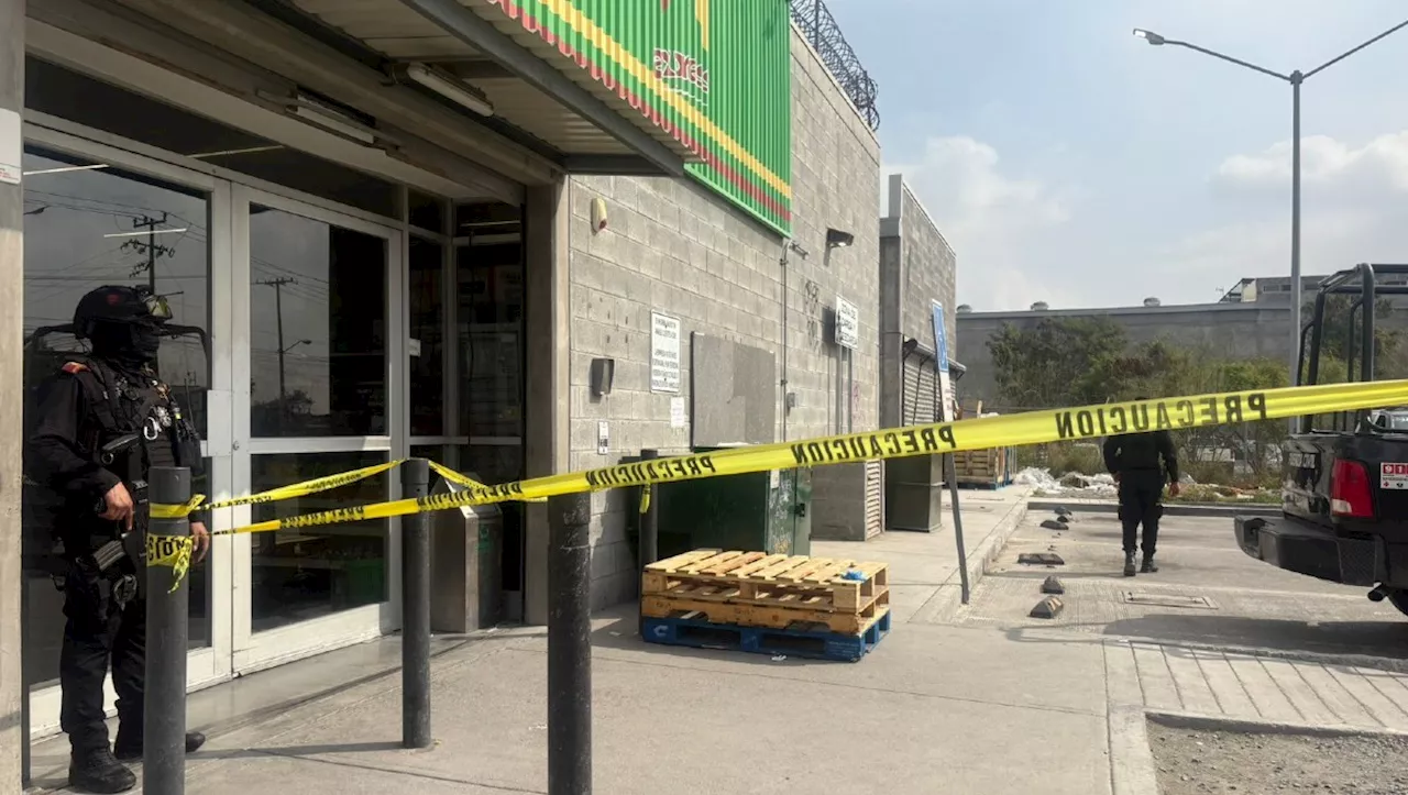 Asaltan tienda de autoservicio en Monterrey; un joven resulta herido