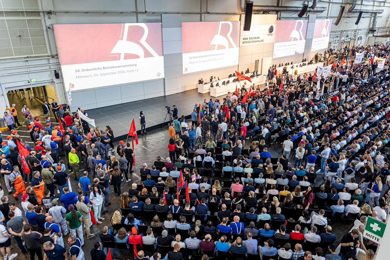 VW und IG Metall vereinbaren Tarifkompromiss - Betriebsversammlung mit Ausblick auf die Zukunft