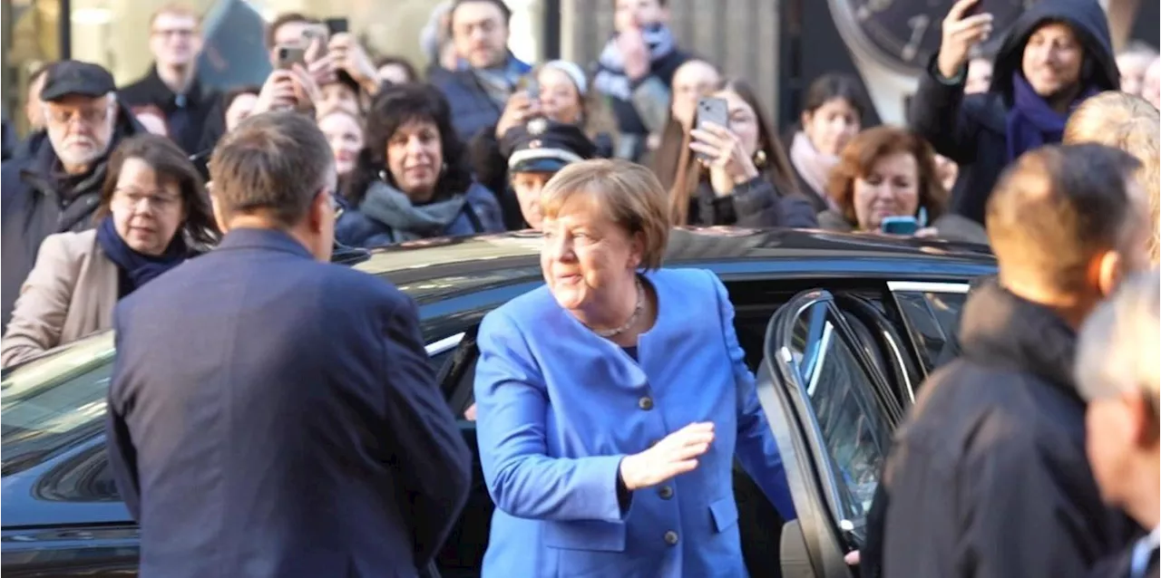 Angela Merkels Buch „Freiheit“ löst Ansturm bei Signierstunde aus