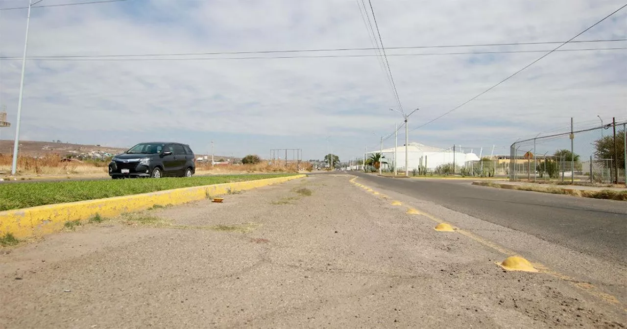 Inician mantenimiento de avenida Camino Real previo a Feria de las Fresas en Irapuato