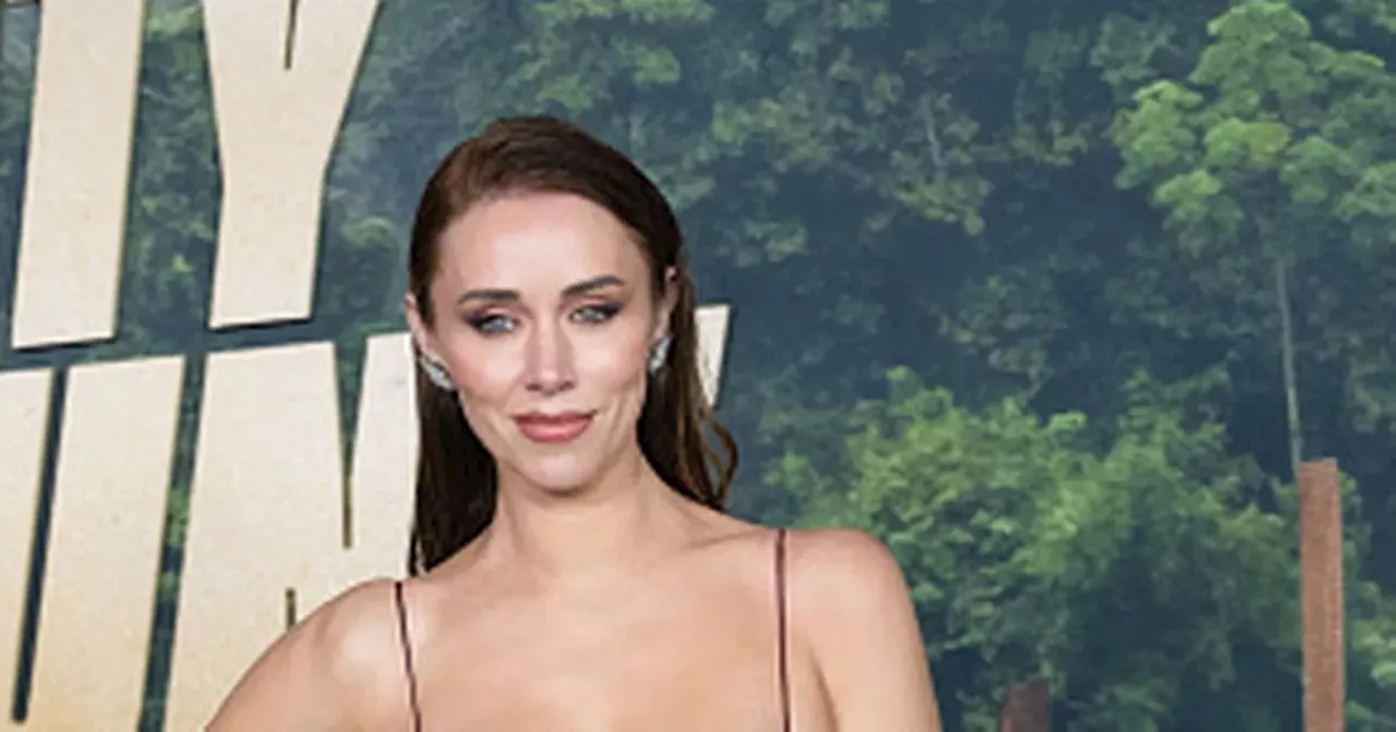 Una Healy Stuns at 'Celebrity Bear Hunt' Premiere