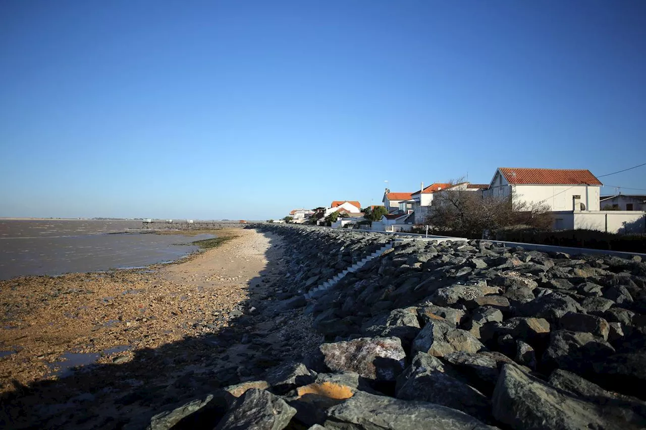 Tempête Xynthia en Charente-Maritime : à Fouras, des riverains s’opposent à des travaux de protection en cours