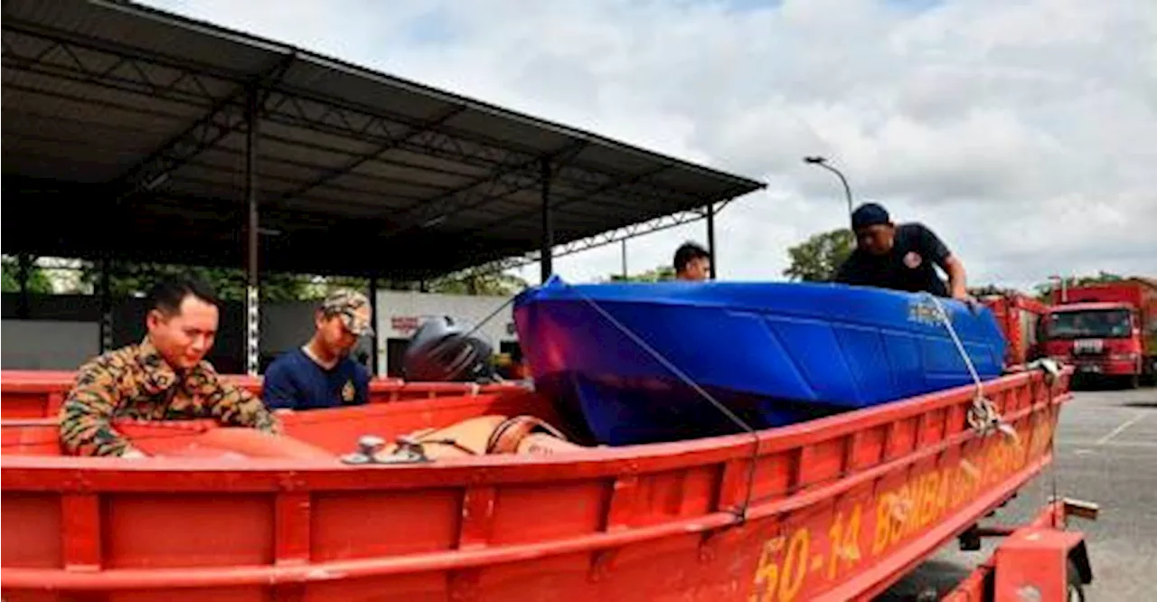 Bintulu Floods Again, Man Missing After Boat Capsizes