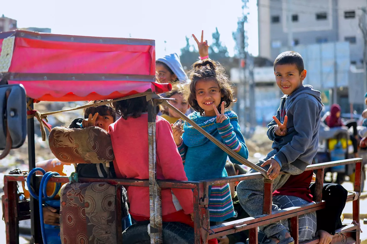 Gaza Residents Return to Rubble Amidst Destruction and Displacement