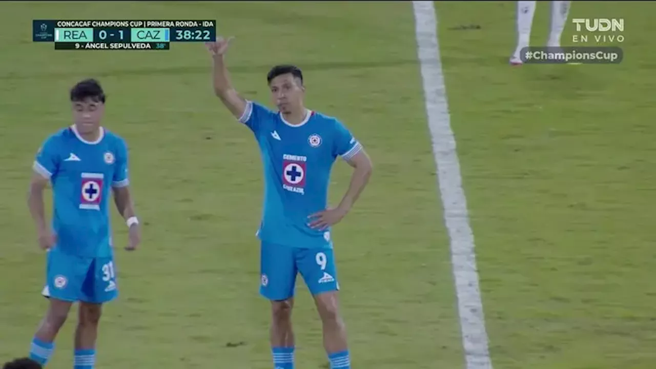 Cruz Azul tiene un 'Ángel' y un 'Toro' que los salva en su debut en Concacaf Champions Cup