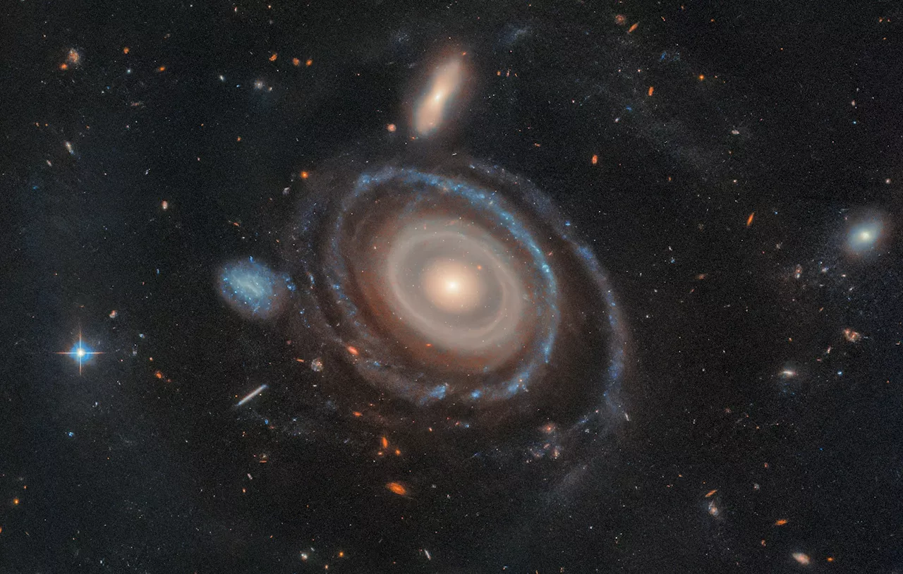 Bullseye Galaxy Reveals Nine Rings After Cosmic Collision