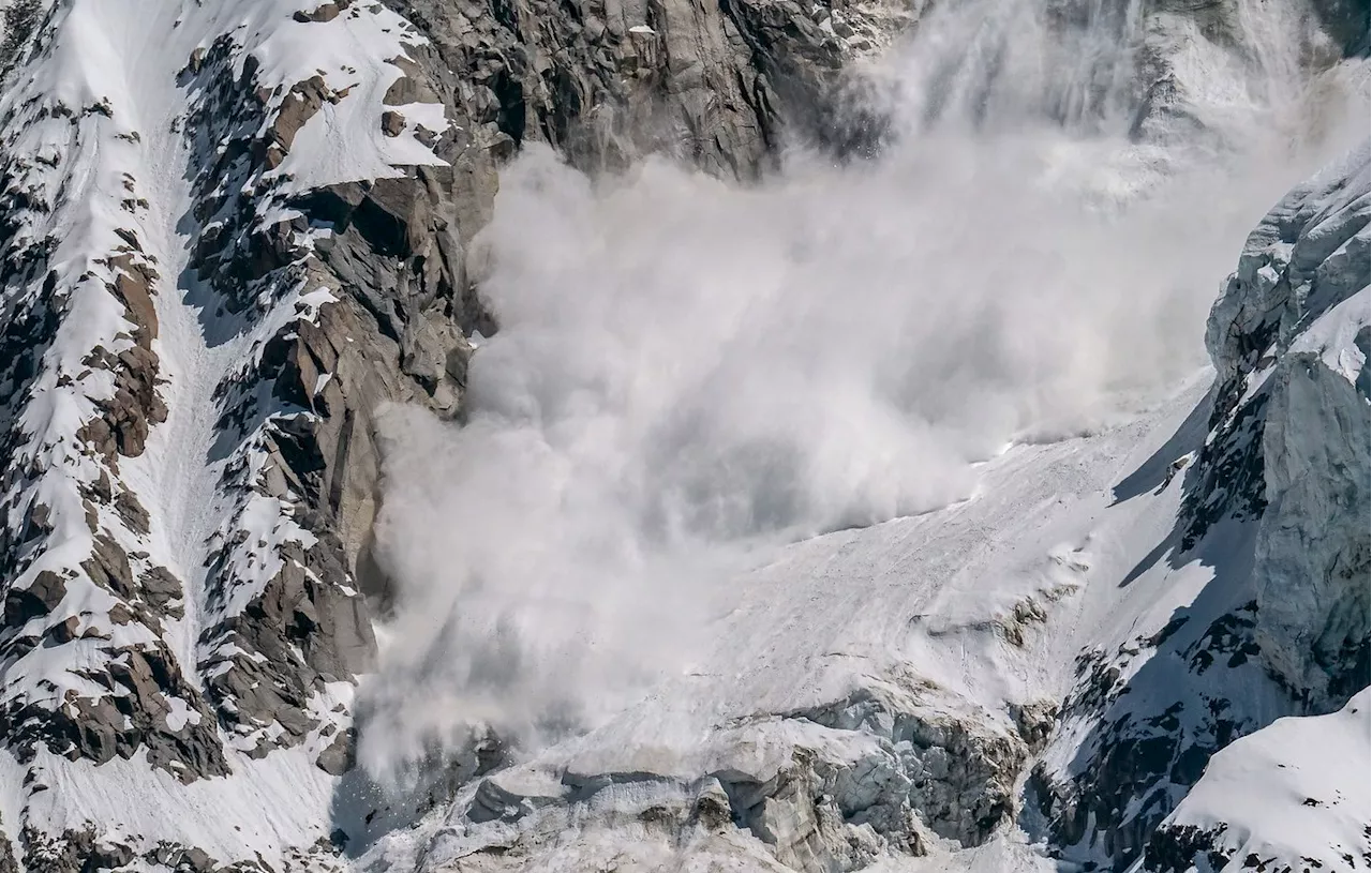 Un skieur hors-piste miraculeusement en vie après une avalanche terrifique dans les Alpes