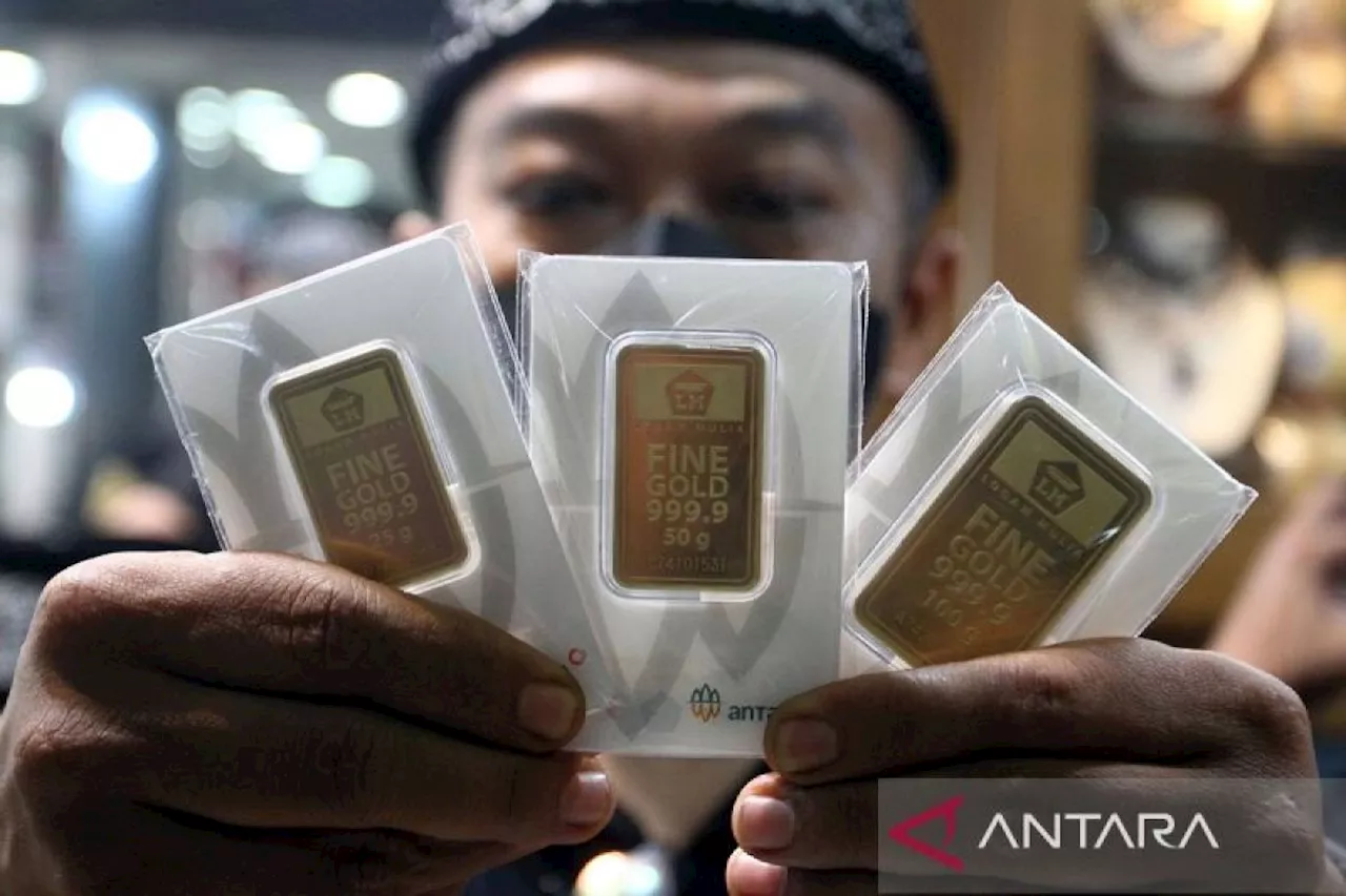 Harga Emas Antam Naik Rp7.000 Per Gram