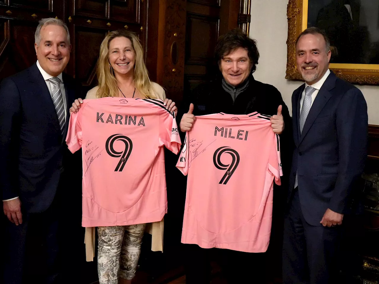 Milei recibe a dueño del Inter de Miami y discuten inversiones en el fútbol argentino