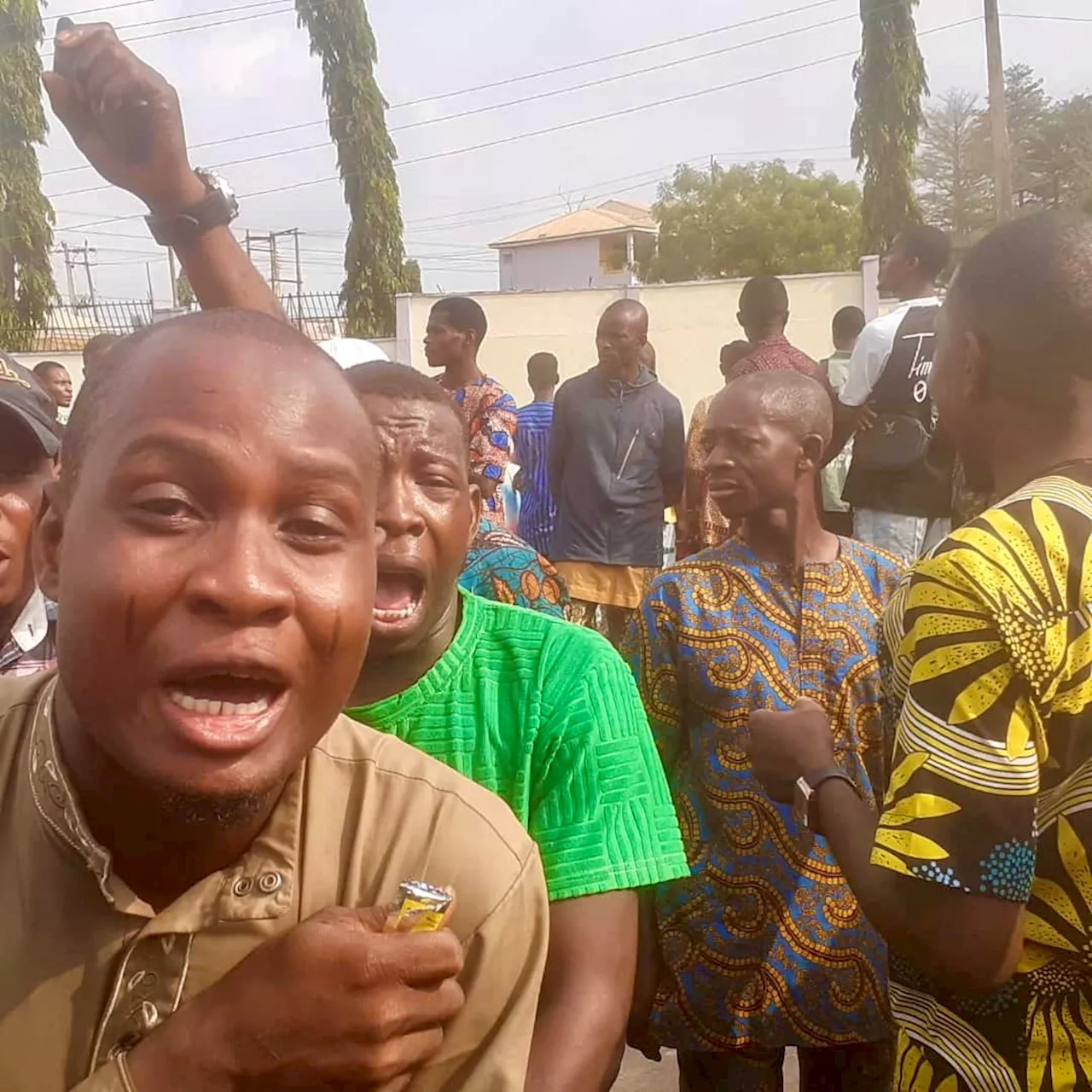 Nigerian Auto Technicians Block Road Over Truck Driver Fatalities
