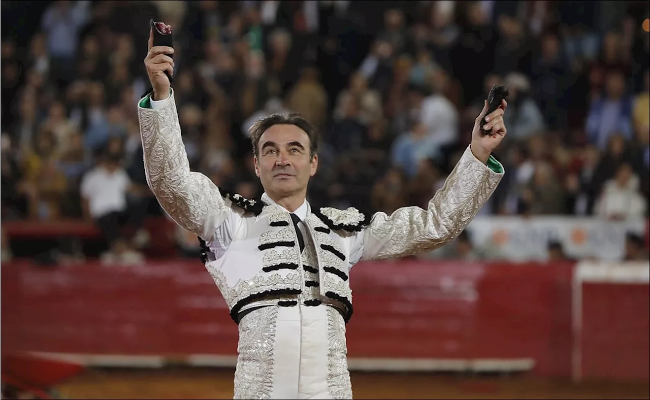 Dos orejas para el español Enrique Ponce en la quinta corrida de la Feria del Aniversario en la Plaza México