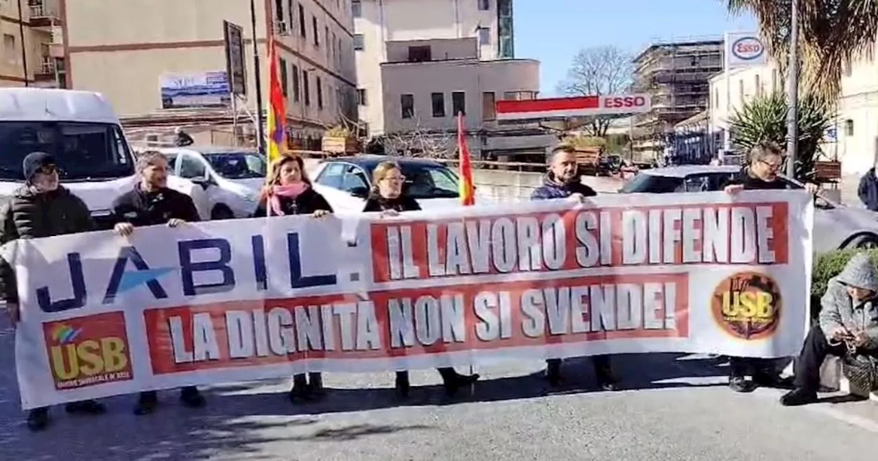 Jabil ritira i licenziamenti ma avvia la cessione della fabbrica di Marcianise a Tme