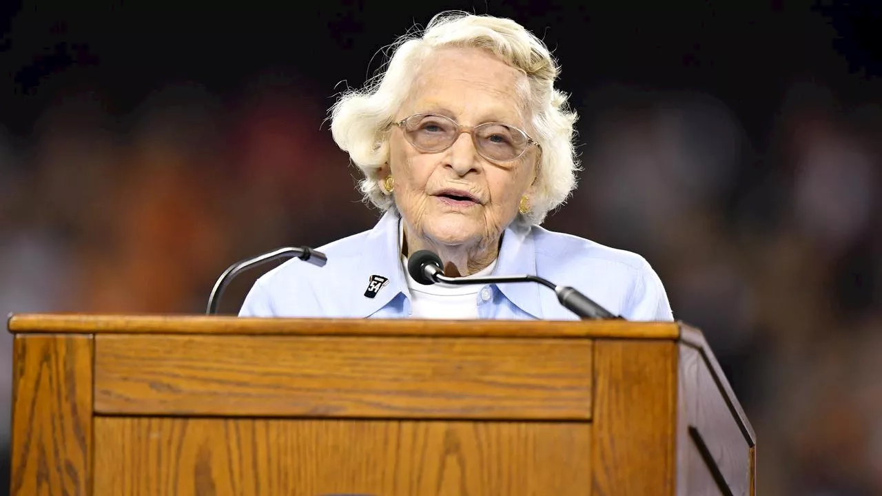 Virginia Halas McCaskey, Chicago Bears Owner, Dies at 102