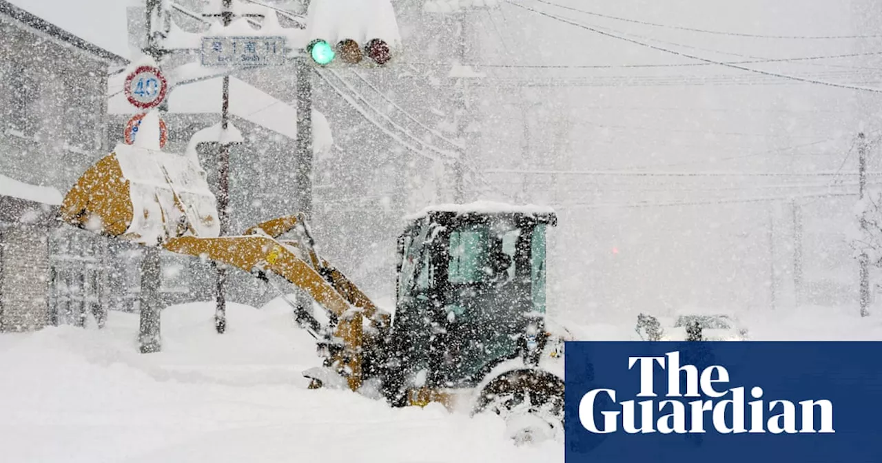 Japan Batters Snow, Disrupting Travel and Setting Records