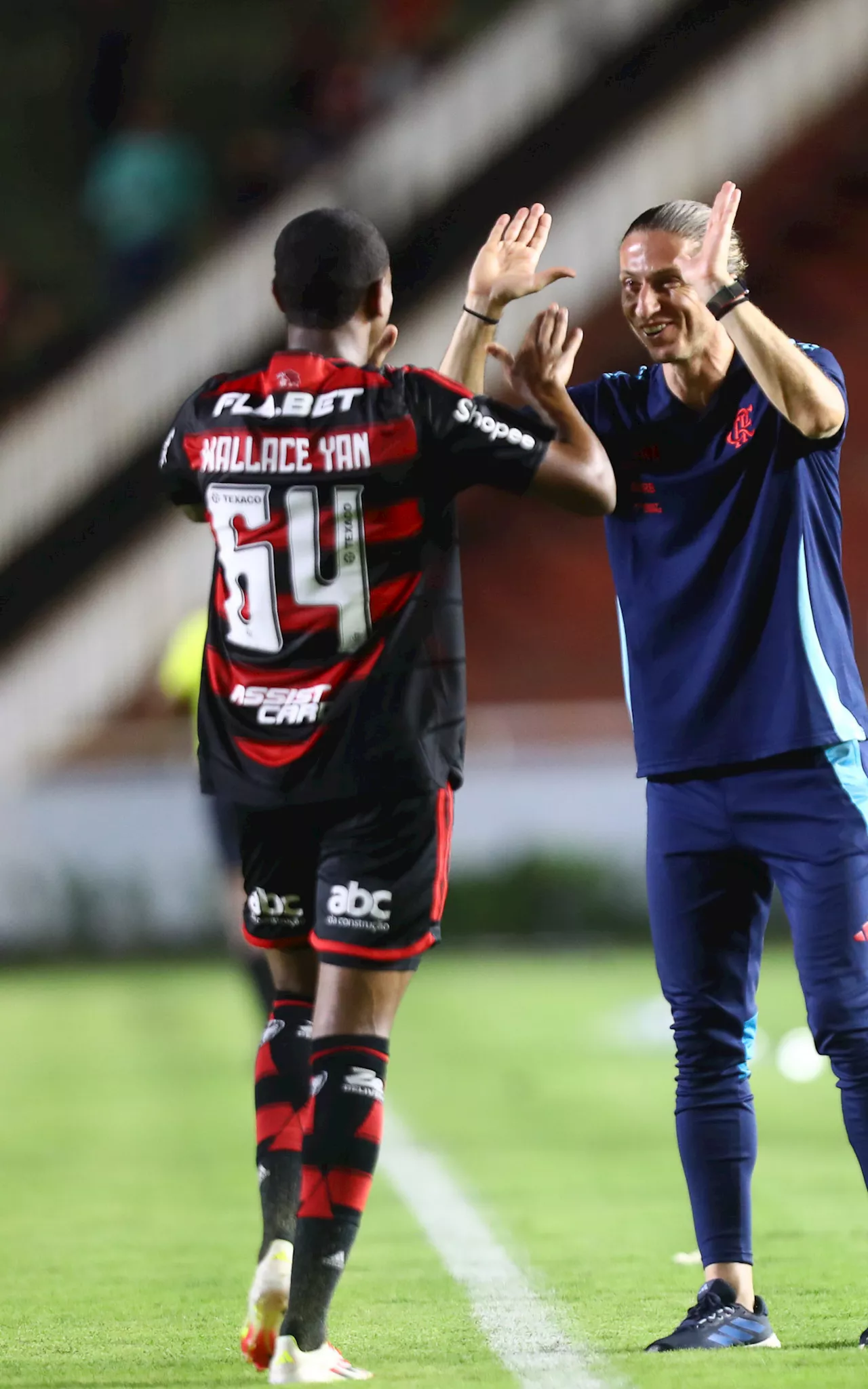 Filipe Luís exalta opções no Flamengo e evita falar em time alternativo: 'Muito forte'