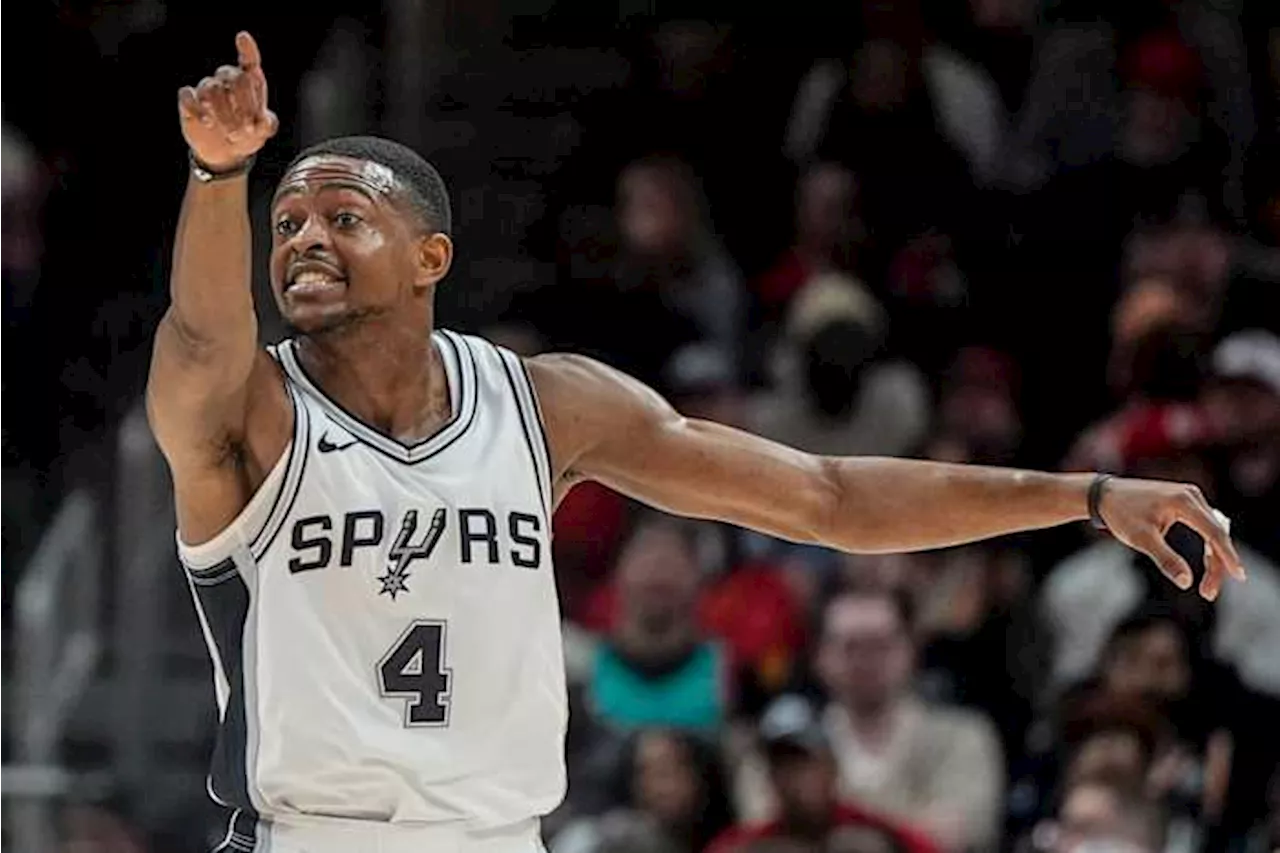 Wembanyama hits decisive free throw as Spurs hold off Hawks 126-125 in Fox's debut