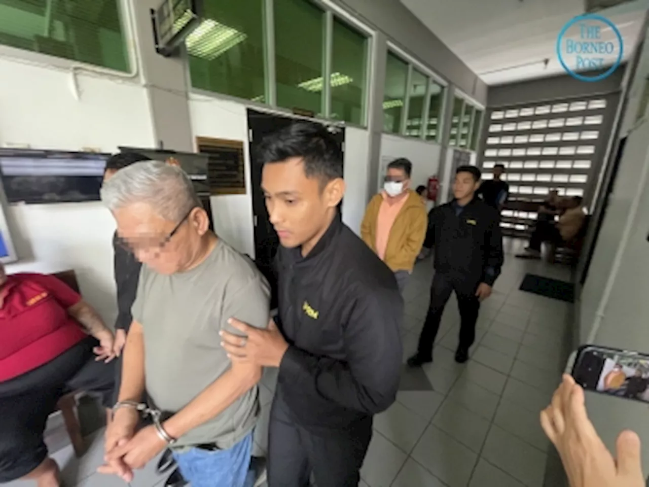 Sibu businessmen, suspected of monopolising govt project since 2006, out on MACC bail