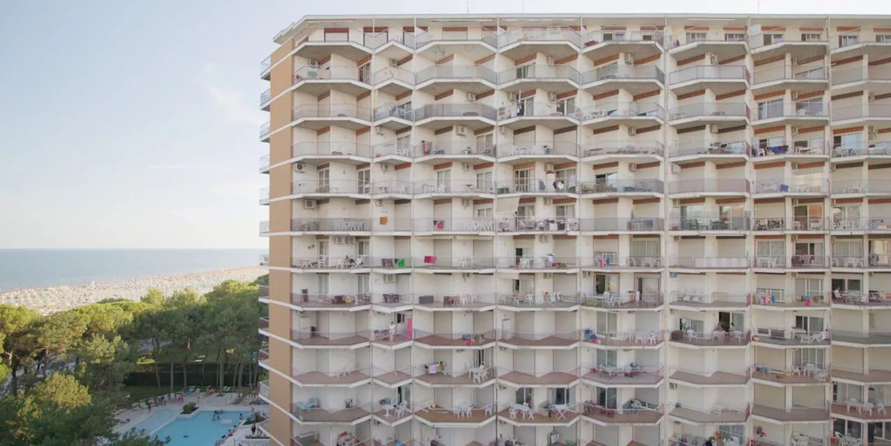 Vista Mare: Il Silenzio del 'Paradiso' Balneare