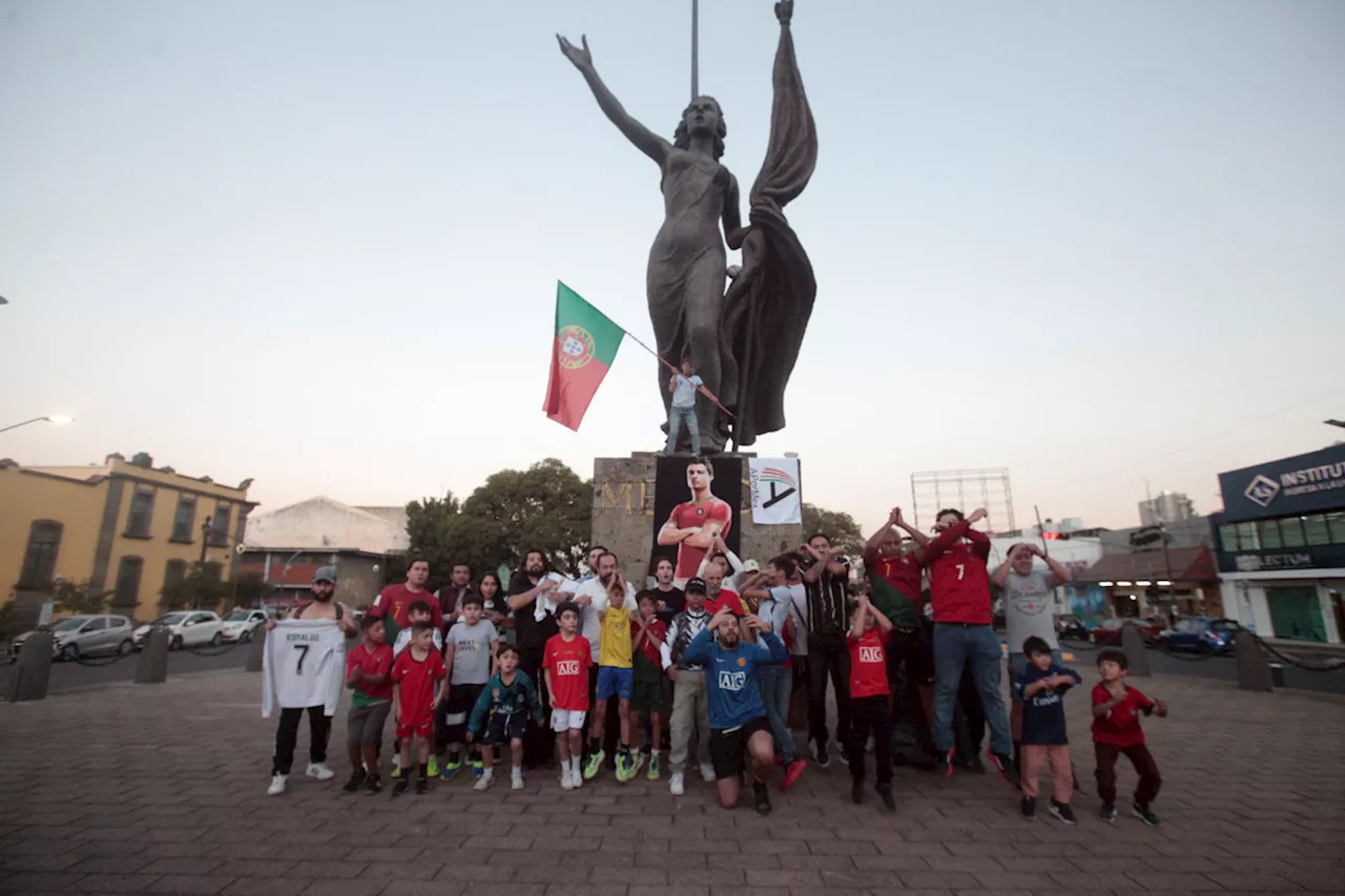 Al grito de 'siuuuuuu' aficionados celebran en Guadalajara cumpleaños de CR7