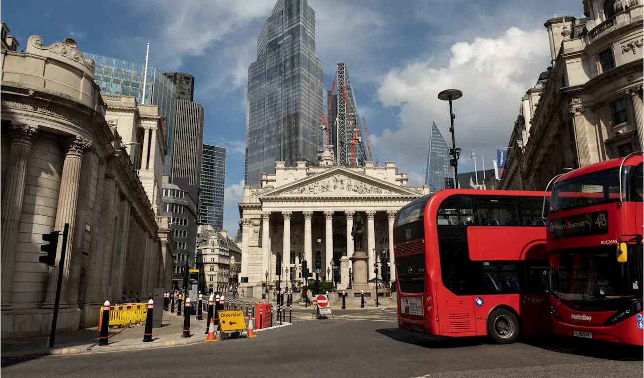 Bank of England Cuts Interest Rates Amid Slowing UK Growth