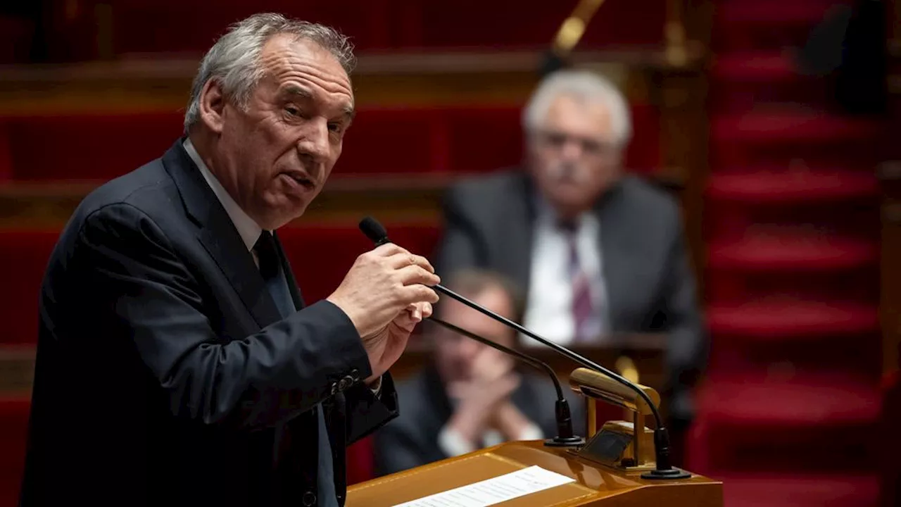 Bayrou overleeft moties van wantrouwen, maar toekomst onzeker