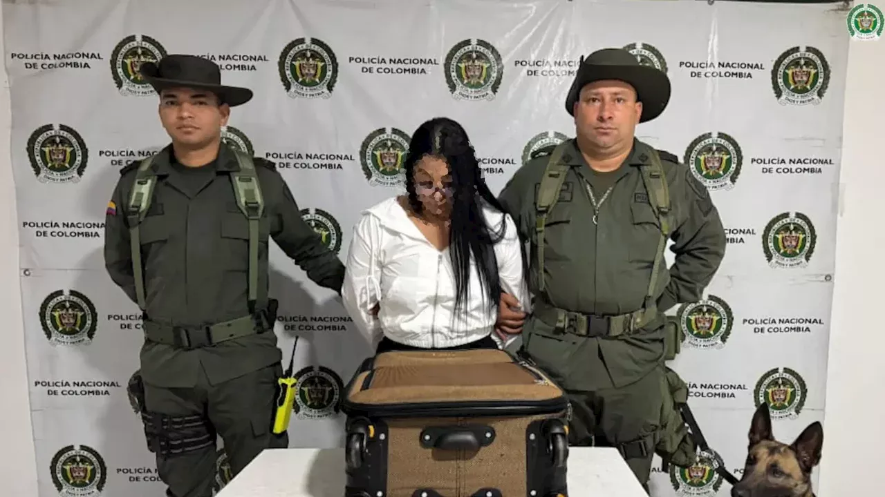 Mujer capturada en aeropuerto de Palmira con 350 gramos de cocaína en su maleta