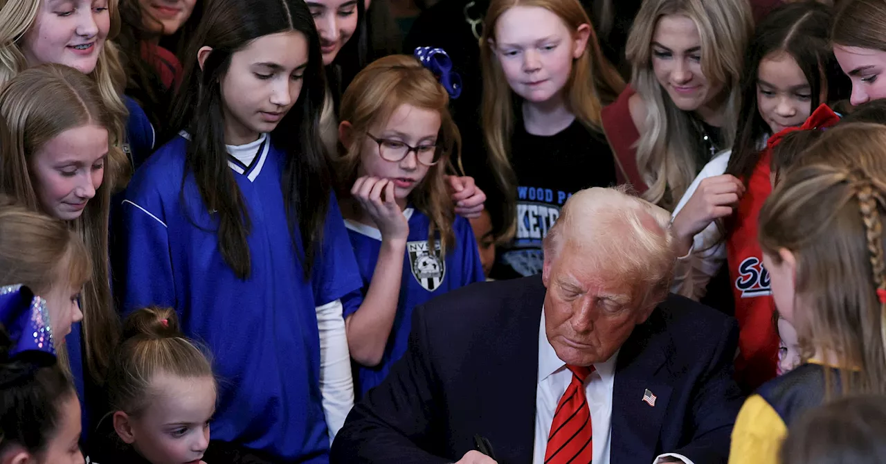 トランスジェンダーの女子競技参加禁止、米大統領令 五輪に影響も