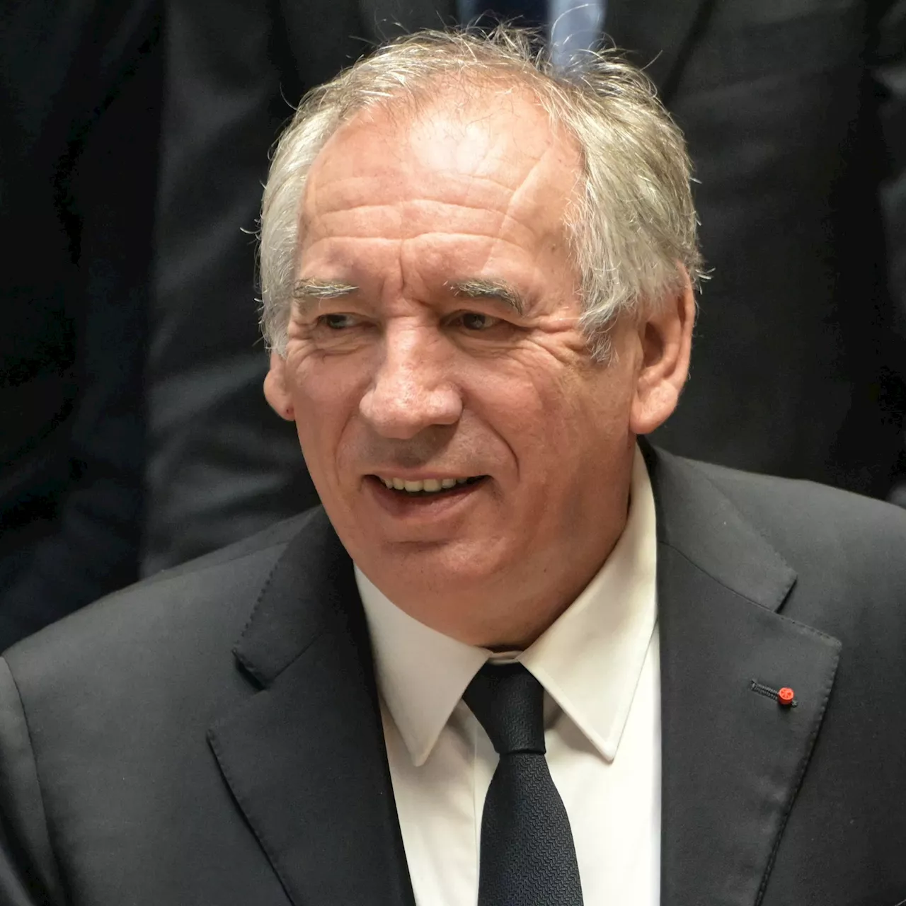 Bayrou Évite les Motions de Censure, Mais de Nouvelles Défis Attendent le Gouvernement