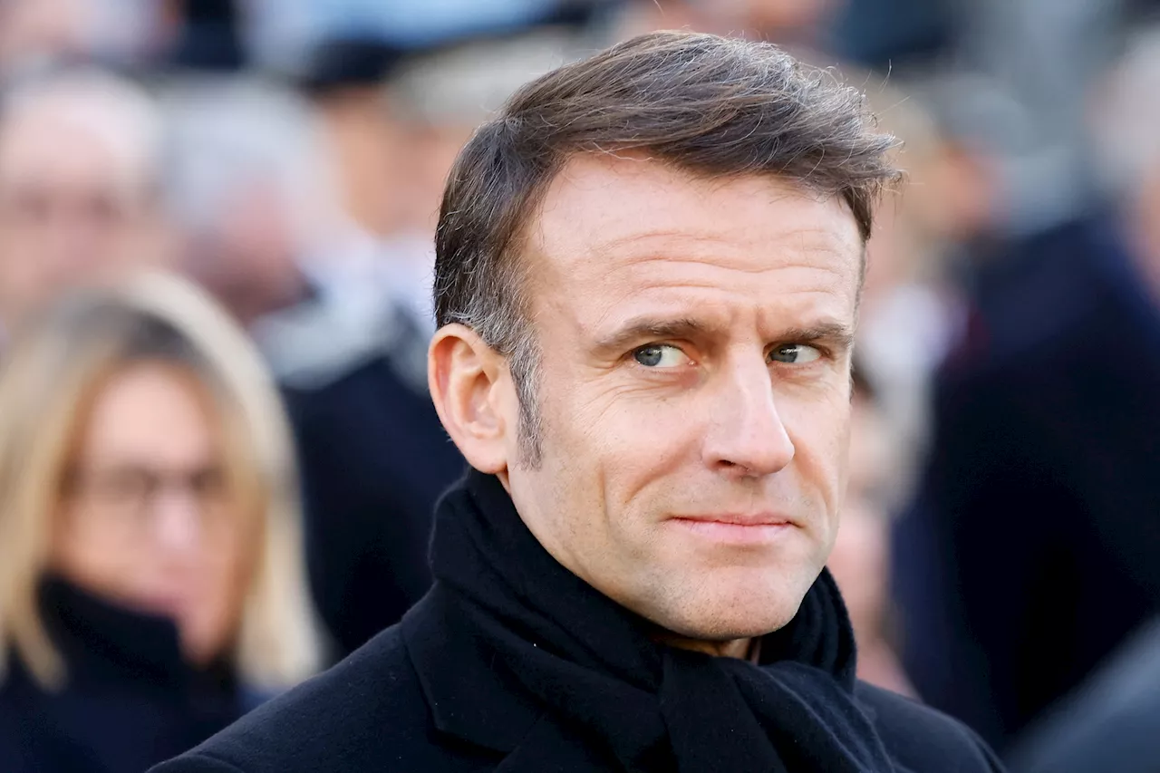 Emmanuel Macron Porte plainte suite à une œuvre l'exposant avec la tête coupée