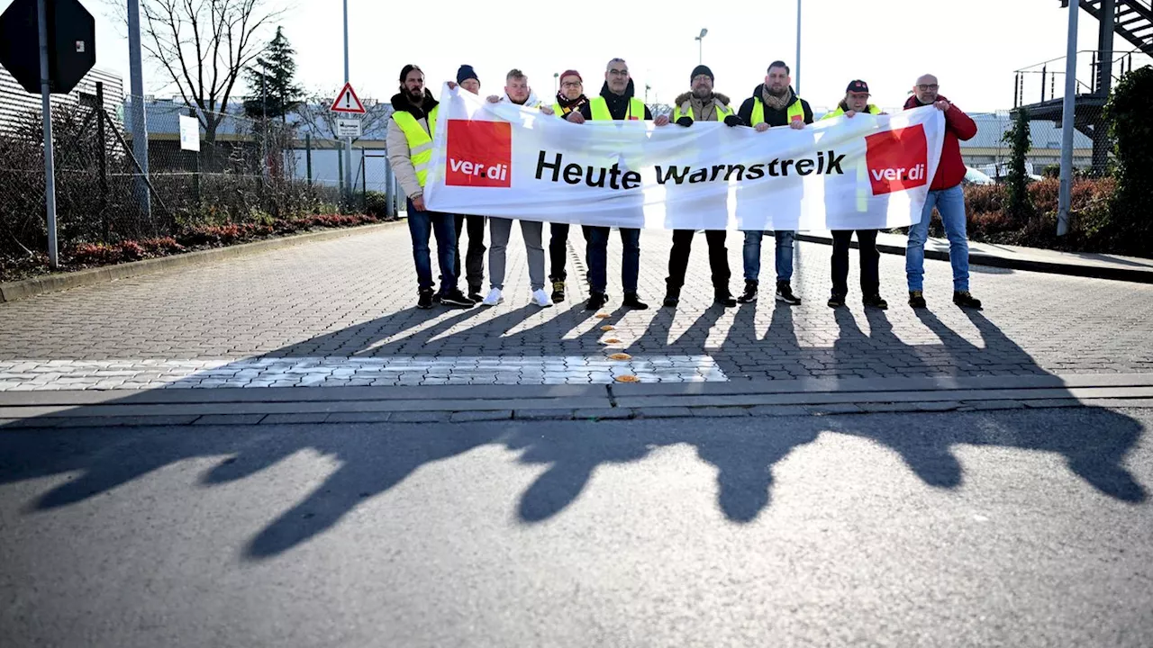 Warnstreik bei der Deutschen Post: Briefträger und Paketboten legen für einen Tag die Arbeit nieder