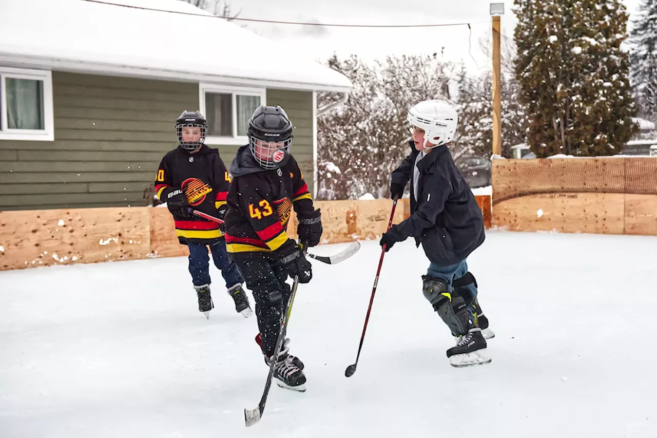 Front-Yard Hockey Rink Brings Family Fun